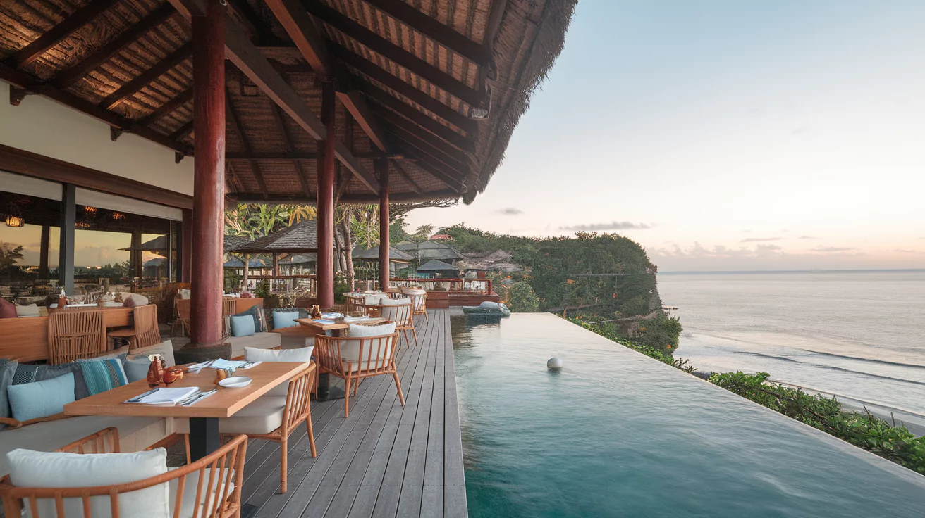 Clifftop dining in Uluwatu