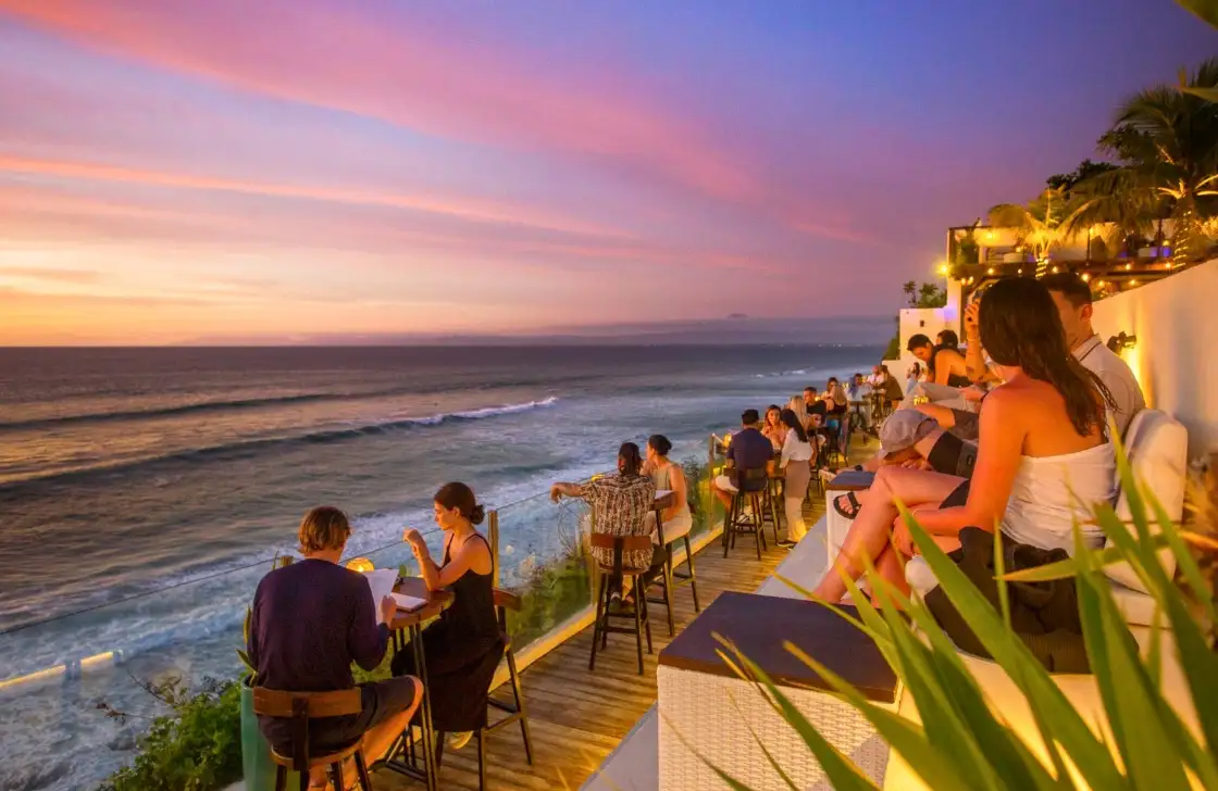 El-Kabron-Bali-Romantic-Seafood-Oceanfront-Dinner-Uluwatu-Sunset-Theater-5